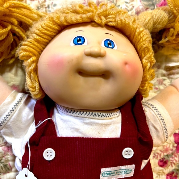 Cabbage Patch Toys Cabbage Patch Kid Girl Blonde Hair And Maroon